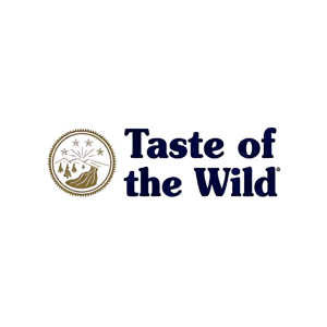 לוגו של "Taste of the Wild" הכולל סצנת הרים עם עצים וכוכבים, ואת שם המותג בטקסט כחול.