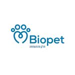 לוגו עם טקסט כחול "Biopet" בעיצוב לב וכפות מסוגנן, בליווי טקסט נוסף בעברית.